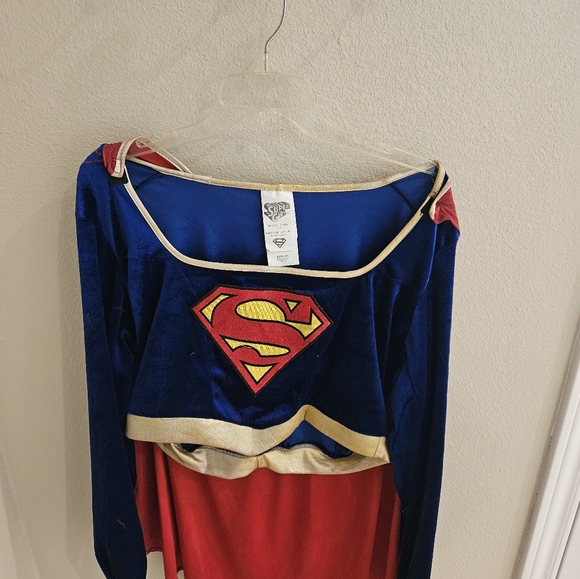 Superhero costume for holloween in Medium. Comes with boot covers, belt, skirt - Picture 6 of 7